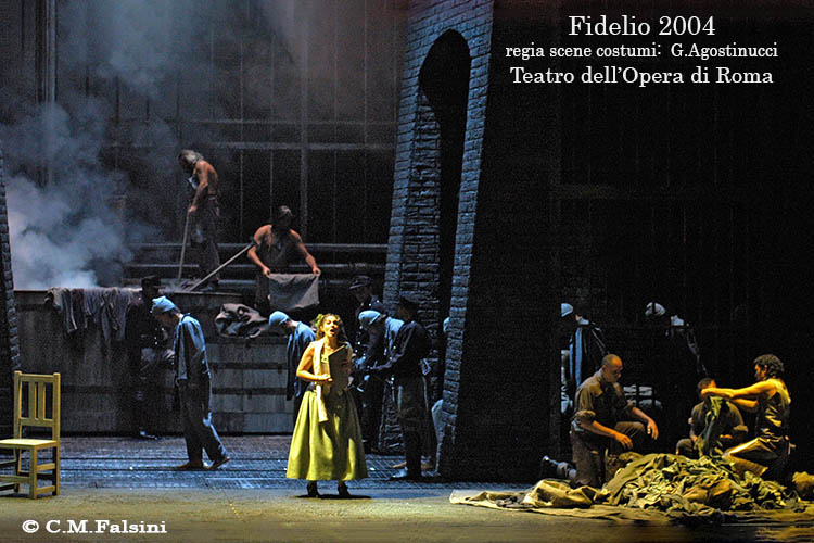 Fidelio 2004 regia scene e costumi di G.Agostinucci